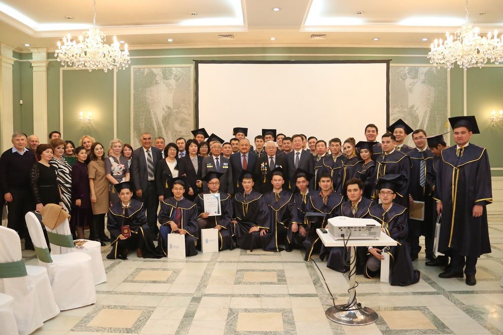 В Алматы вручили дипломы первым выпускникам Международного научно-образовательного центра атомной промышленности (МЕНОЦАП)