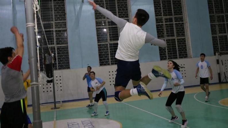 Сәтбаев университетінде қос мерейтойға арналған волейбол біріншілігі өтті
