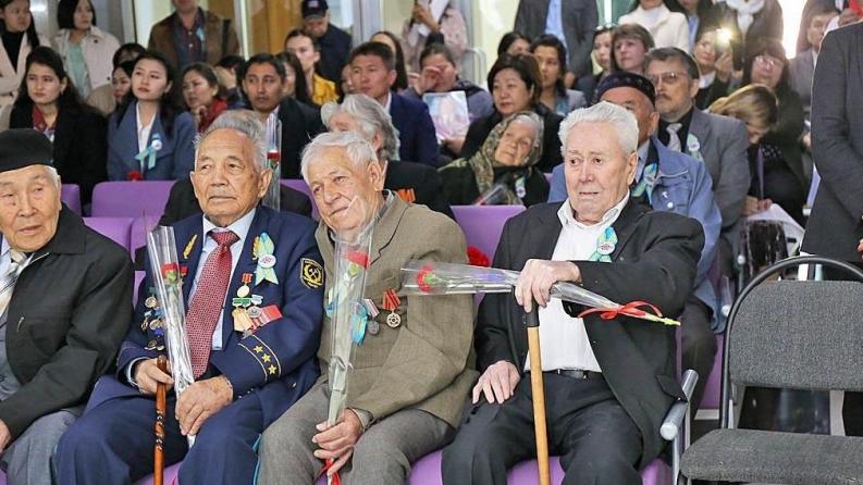 Satbayev University поздравил ветеранов и студентов с Днём защитника Отечества