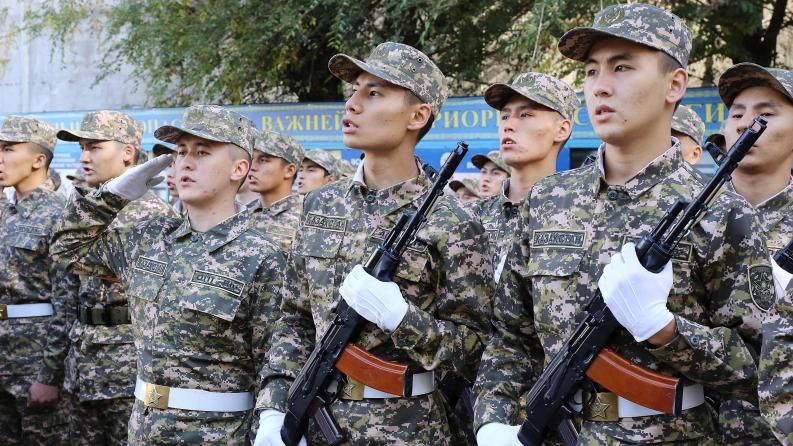 Состоялась церемония присвоения воинских званий выпускникам Военного института Satbayev University