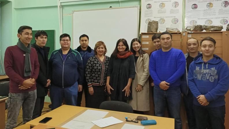 Профессор минералогии Агата Дучмаль-Черникевич прочитала курс лекций в Satbayev University