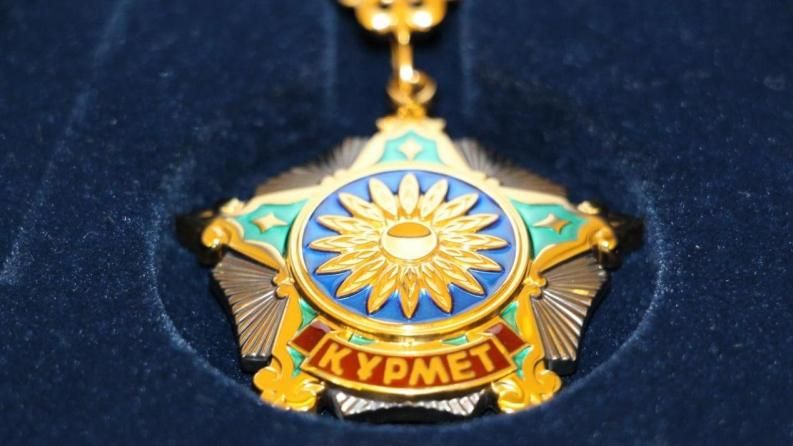 Поздравляем Зинеш Абишеву с орденом «Құрмет»
