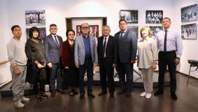 В Алматы открылась выставка, посвященная «Дос-Мукасан»