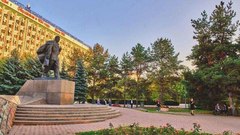 Сколько надо набрать баллов, чтобы получить грант на обучение в Satbayev University в 2023 году?