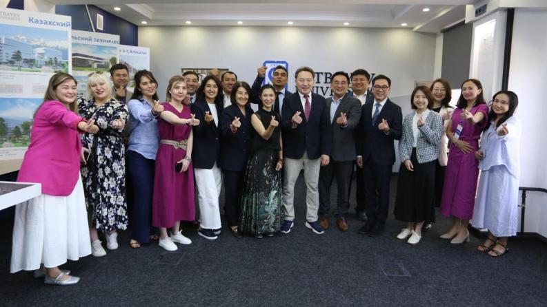 Мост между Казахстаном и Гонконгом: CityU консультирует стартапы Satbayev University