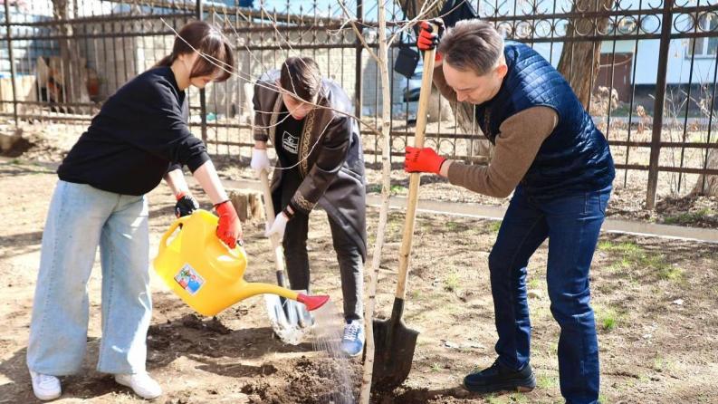 Город-сад начинается с малого: в Satbayev University прошла экологическая акция