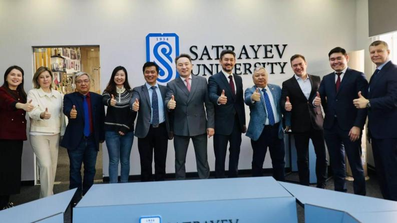 Представители Jiangsu Jitri Intelligent Manufacturing Technology Research Institute посетили Satbayev University, чтобы обсудить совместные проекты 