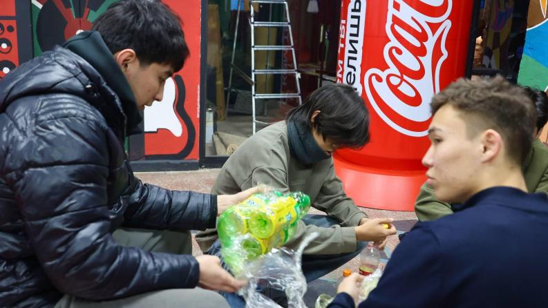 Қалдықтарды қайта өңдеуден өнерге дейін: Сәтбаев университетінде &laquo;Trash vs. Arts&raquo; акциясы өтті