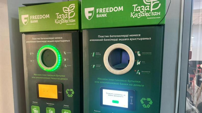 Ecohub at the University: Recycle Plastic &mdash; Support Environmental Initiatives