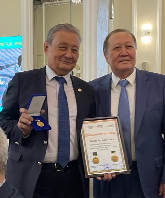 Satbayev University поздравляет Болата Куспангалиева с наградой от Евразийского фонда культуры