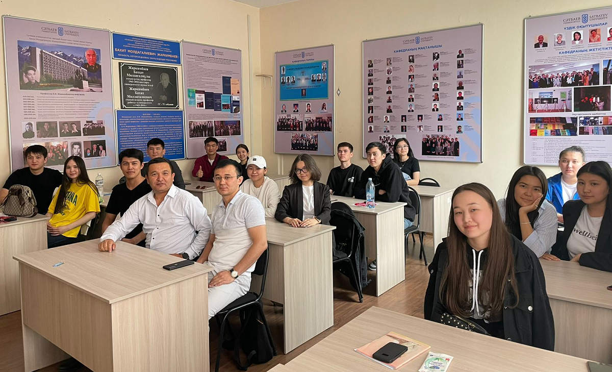 Студенты Satbayev University обсуждают будущий референдум