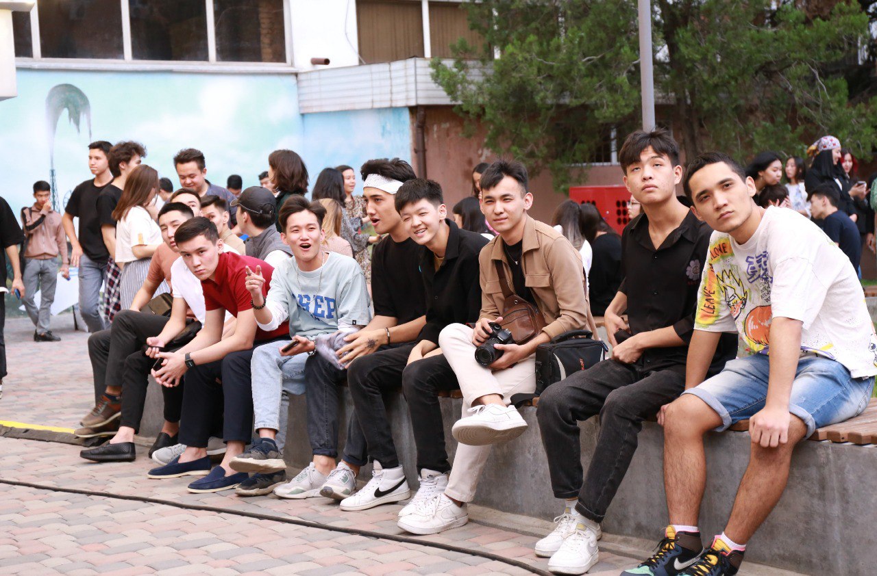 Студенты Satbayev University закрывают весенний семестр «Студенческим Арбатом»