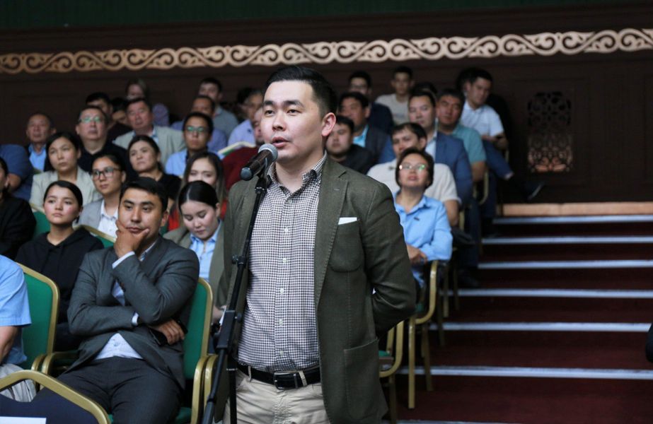 Мейрам Бегентаев отчитался перед сотрудниками университета
