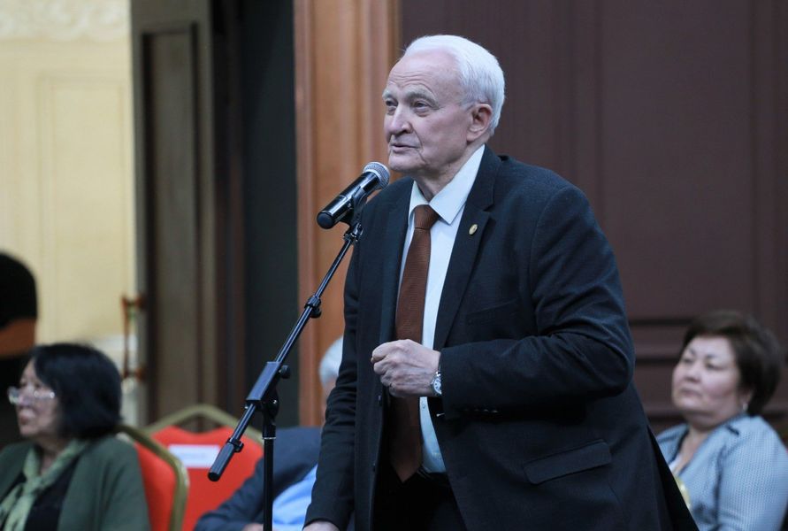 Мейрам Бегентаев отчитался перед сотрудниками университета
