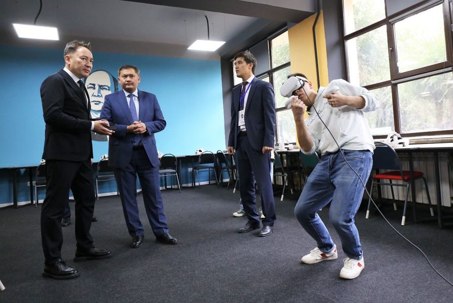 Министр науки и высшего образования РК Саясат Нурбек посетил Satbayev University