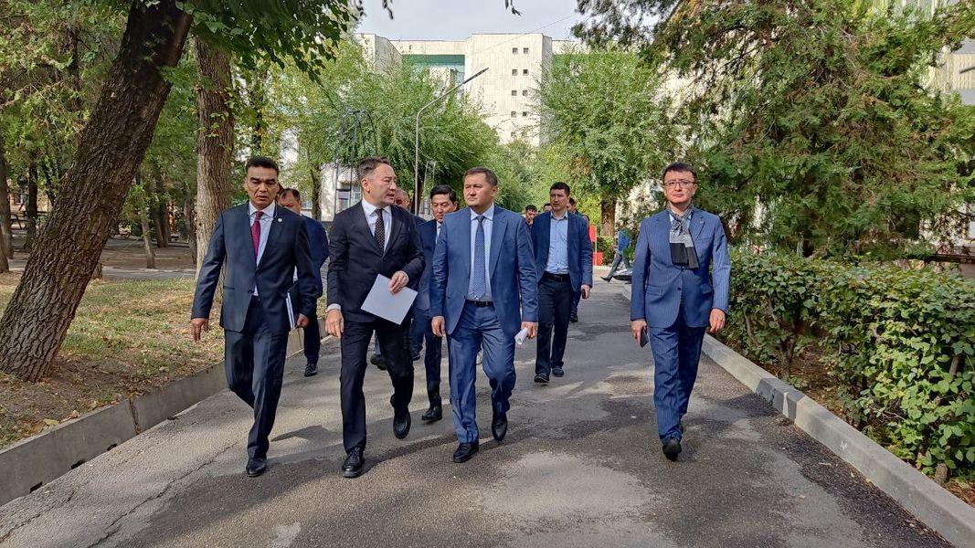 ҚР Ғылым және жоғары білім министрі Саясат Нұрбек Сәтбаев Университетіне келді
