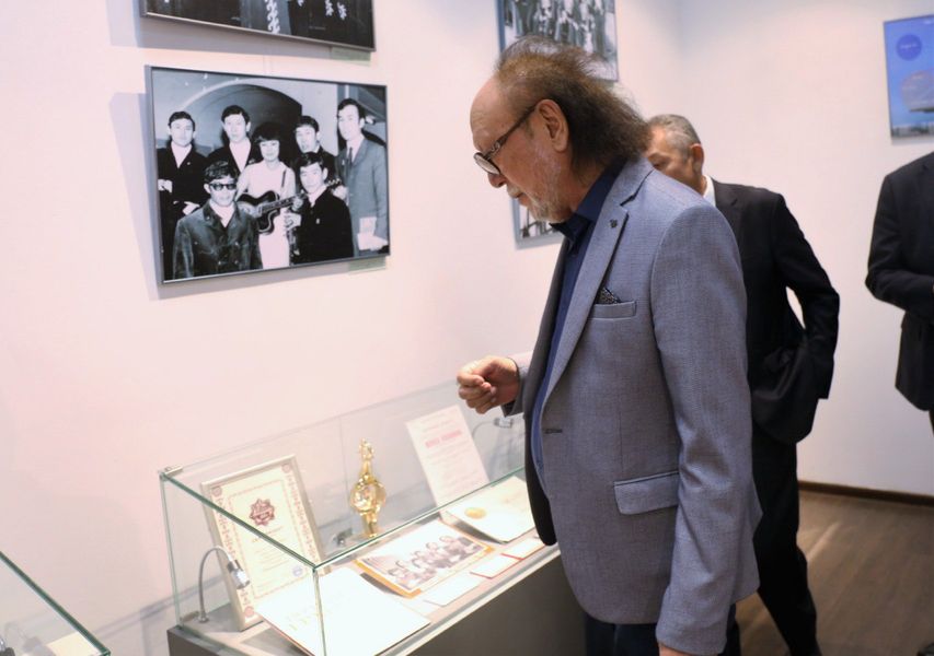 В Алматы открылась выставка, посвященная «Дос-Мукасан»