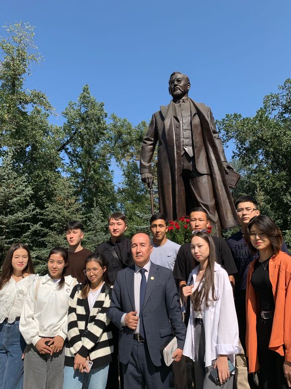 Первокурсники Satbayev University посетили дом-музей имени А. Байтурсынова