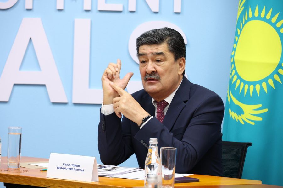 Ученые Satbayev University представили проекты по экологии Министру экологии и природных ресурсов Ерлану Нысанбаеву