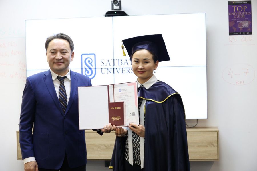 Satbayev University поздравляет молодых докторов PhD, вступающих в науку