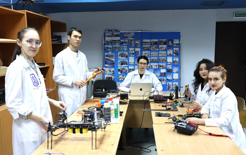 В Satbayev University студенты разрабатывают гексакоптер для оперативной доставки лекарств для людей с ограниченными возможностями