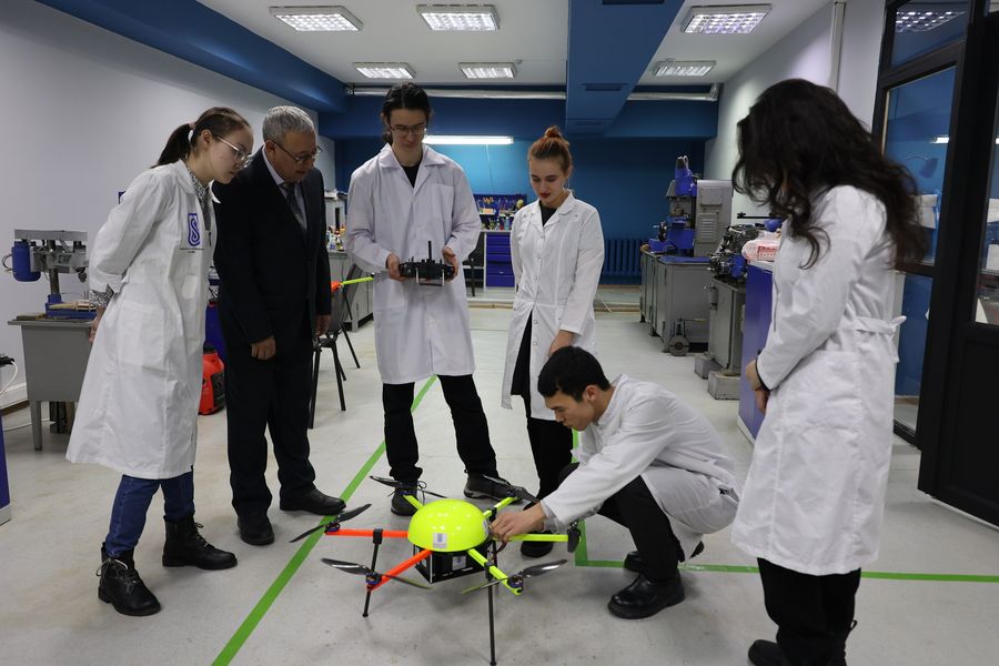 Satbayev University students are developing a hexacopter for the rapid delivery of medicines for people with disabilities