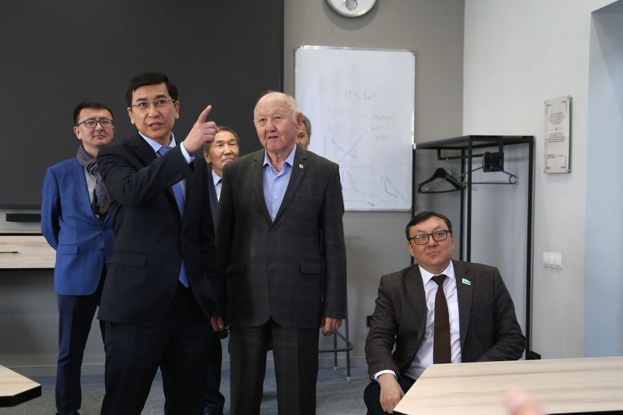 How to make science effective: "On Science and Technology Policy" law was discussed at Satbayev University