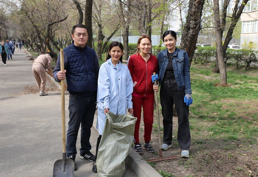 Satbayev University at the head of improving the city: students and teachers participate in "Almaty tazalyk" campaign
