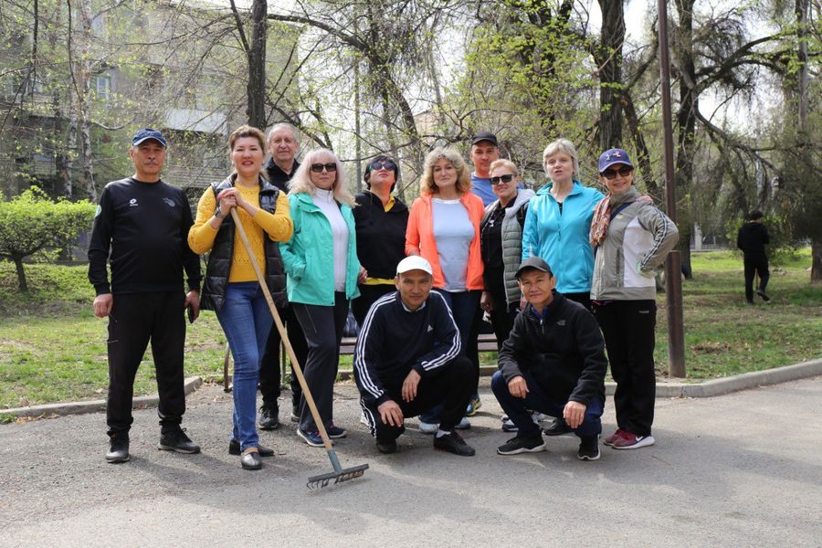 Satbayev University во главе благоустройства города: студенты и преподаватели участвуют в акции «Алматы тазалық»