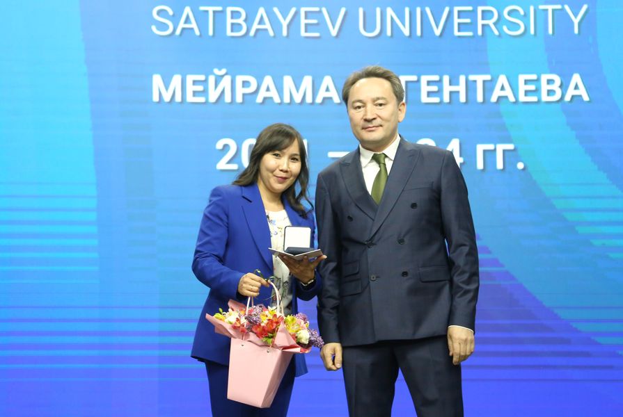 Satbayev University награждает лучших сотрудников