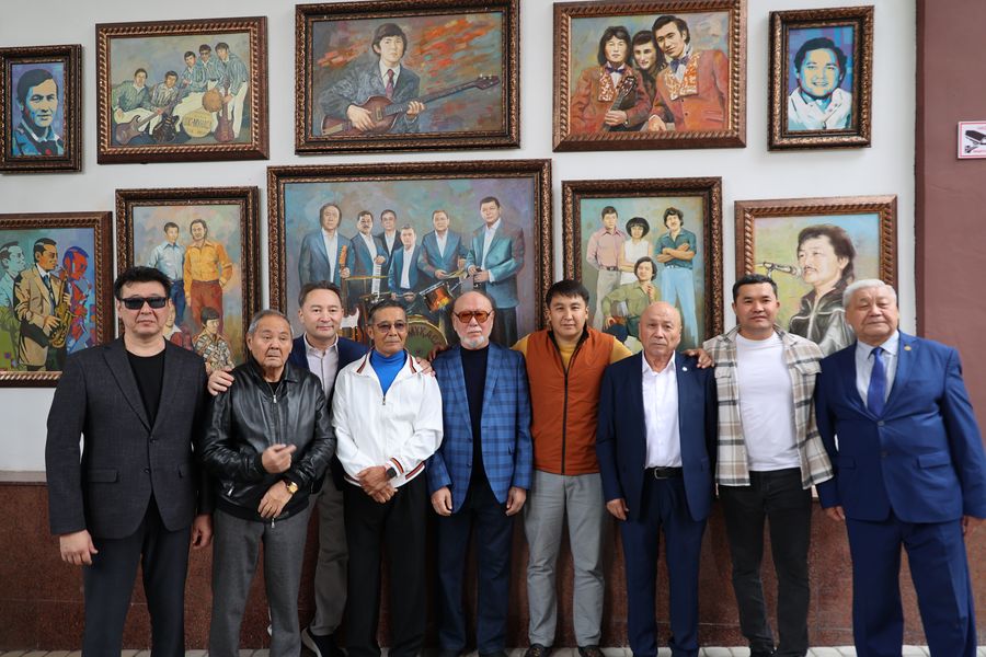 “Dos Mukassan” street portrait gallery and the updated Ulykpan Sydykov coworking were opened at Satbayev University