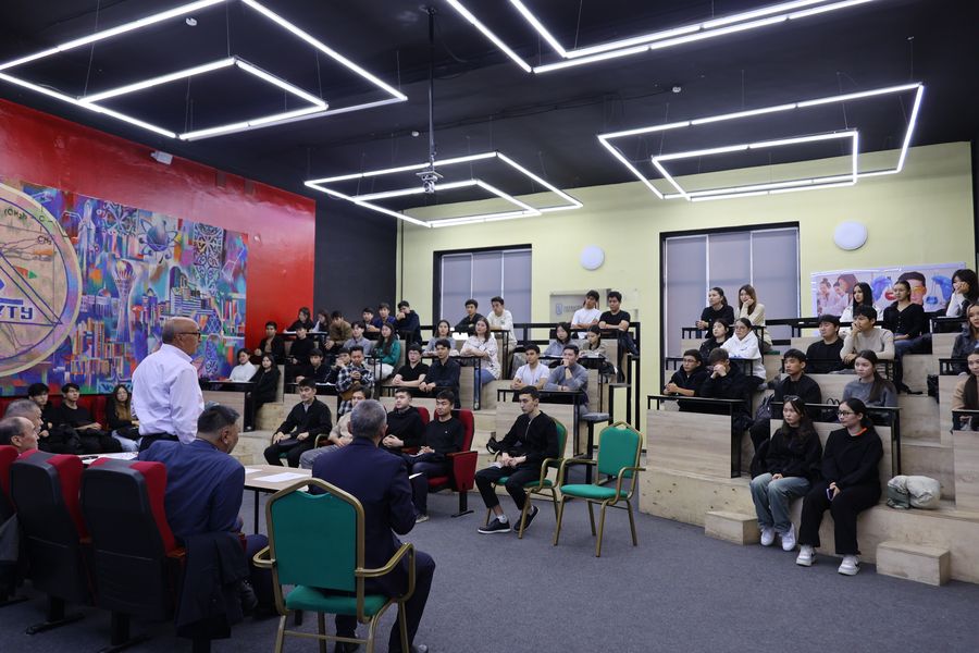 Round table dedicated to the Republic Day was held at Satpayev University