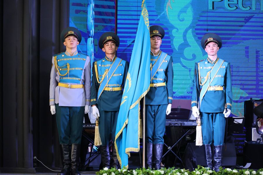 Ғылым мен бірліктің рухымен шабыттанған: Республика күні қарсаңында Сәтбаев университетінде мерекелік концерт өтті