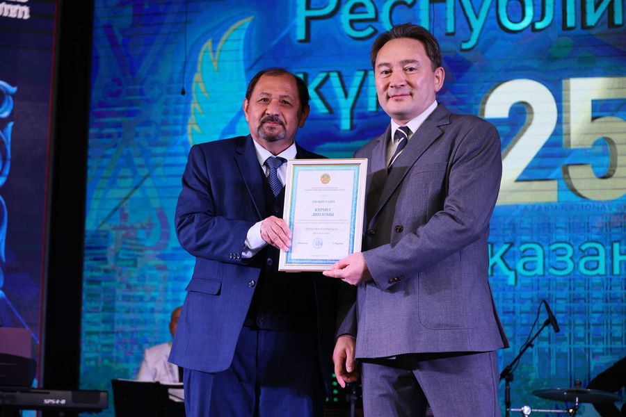 Ғылым мен бірліктің рухымен шабыттанған: Республика күні қарсаңында Сәтбаев университетінде мерекелік концерт өтті