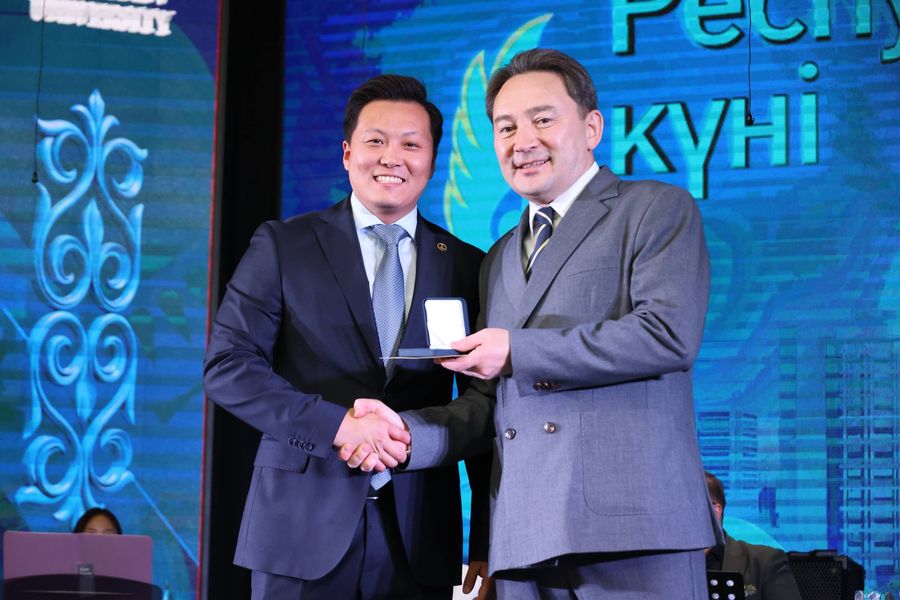 Ғылым мен бірліктің рухымен шабыттанған: Республика күні қарсаңында Сәтбаев университетінде мерекелік концерт өтті