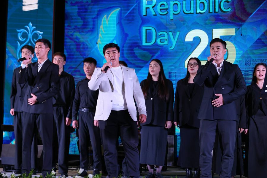 Ғылым мен бірліктің рухымен шабыттанған: Республика күні қарсаңында Сәтбаев университетінде мерекелік концерт өтті