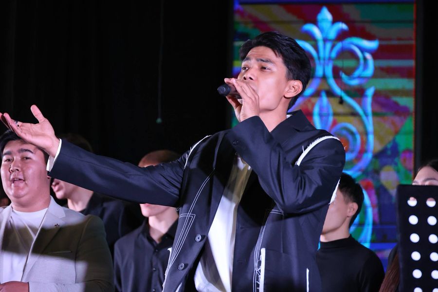 Ғылым мен бірліктің рухымен шабыттанған: Республика күні қарсаңында Сәтбаев университетінде мерекелік концерт өтті