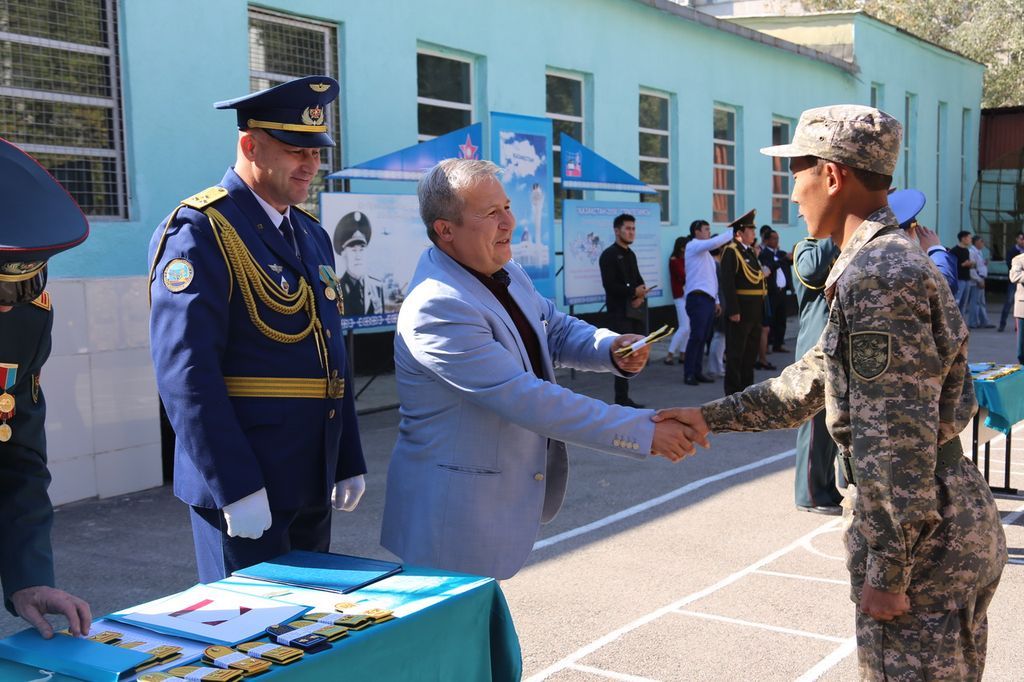 Состоялась торжественная церемония присвоения воинских званий выпускникам Военного института Satbayev University
