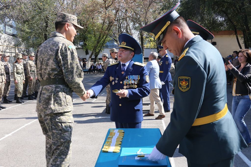 Әскери институт түлектеріне әскери шен берілді