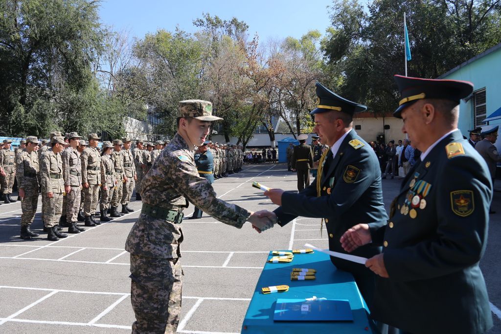 Әскери институт түлектеріне әскери шен берілді
