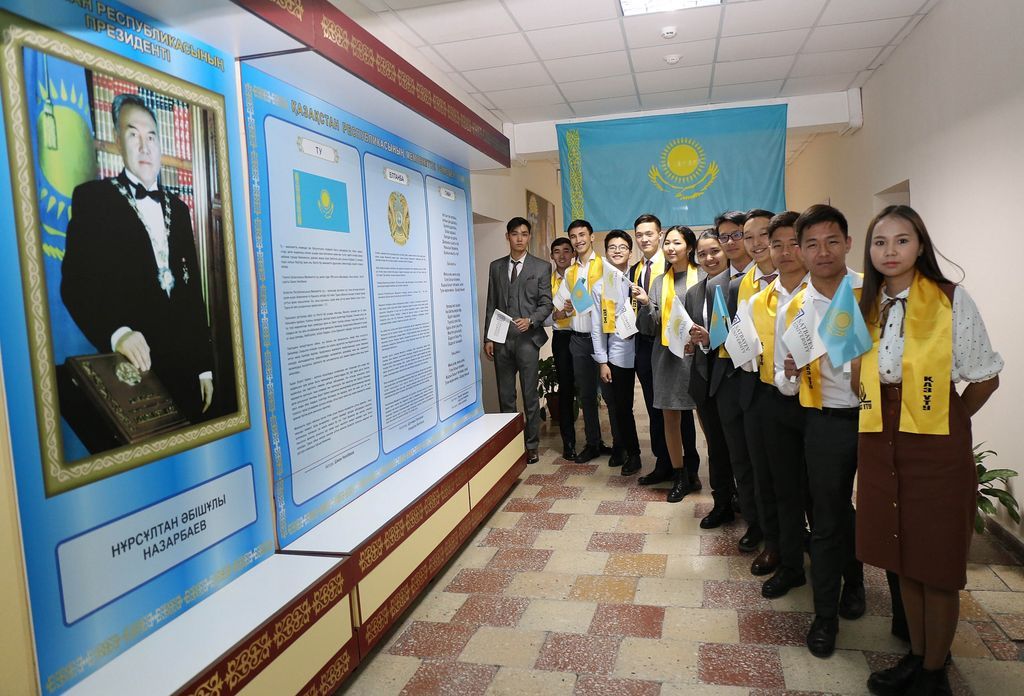 В Satbayev University прошла акция «Мой флаг, моя родина!»