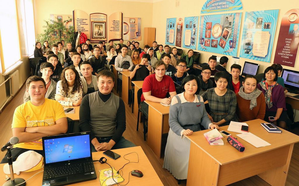 Первокурсники Satbayev University встретились с молодыми учеными и предпринимателями